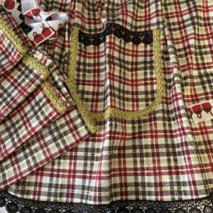 tablier tissus carreau dentelle réalisation