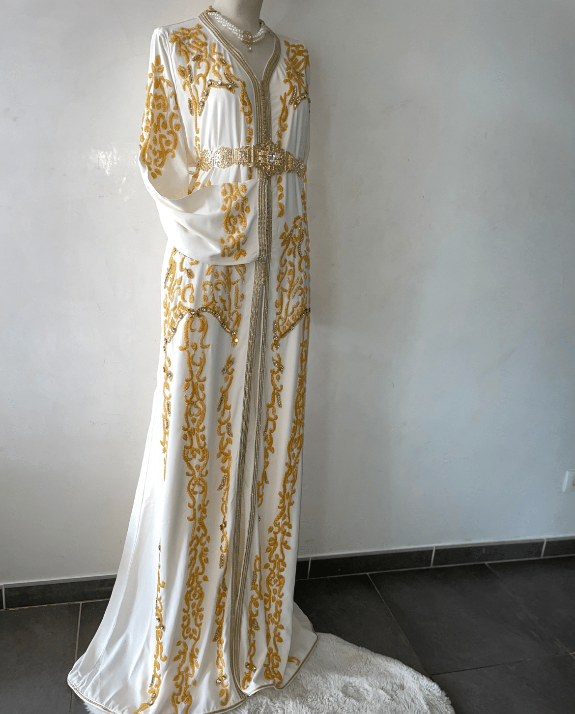 carcassonne-location-caftan-blanc-or-2